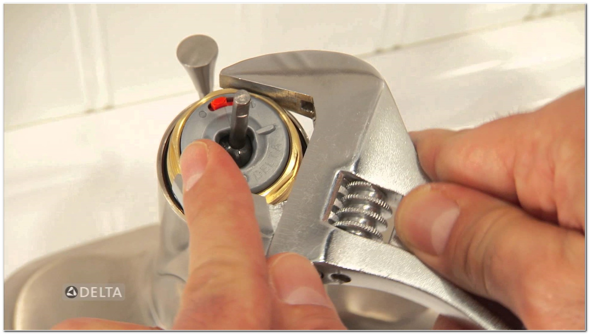 delta single handle kitchen faucet leaking under sink