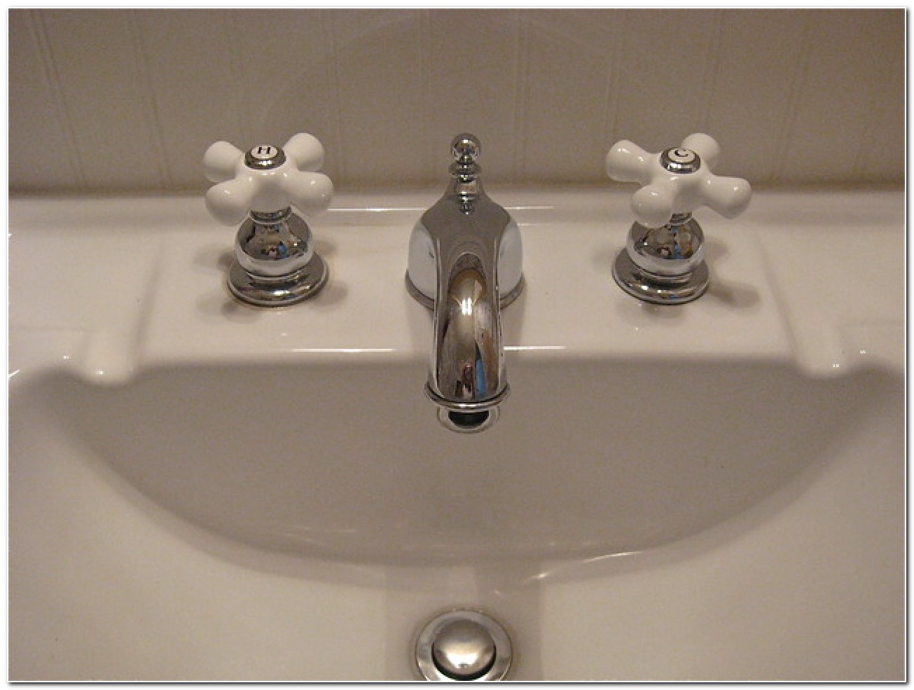 faucets used in old bathroom sinks